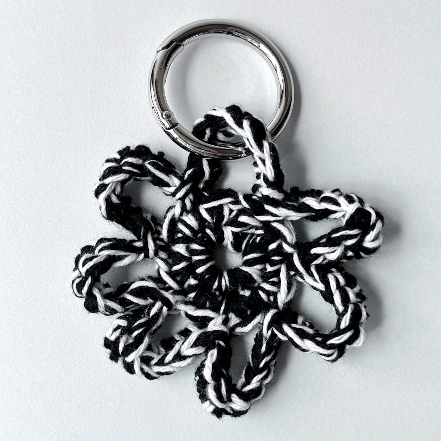 KEY RING / BLACK × WHITE